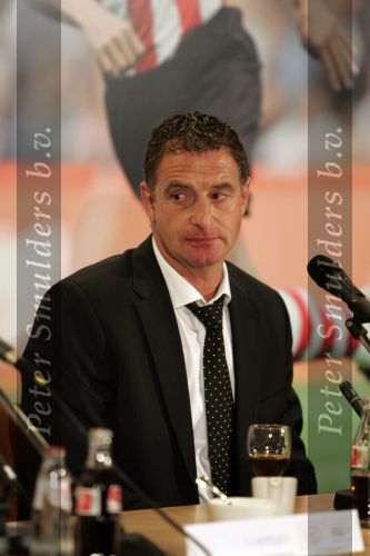 Eindhoven, 4 November 2006 Kompetitiewedstrijd PSV-NAC Eindstand 3-0 Seizoen 2006/2007
Ernie Brandts na afloop bij de persconferentie