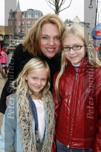 Scheveningen 25 oktober 2006
Premiere Kus in circustheater.
Esther Duller met dochters