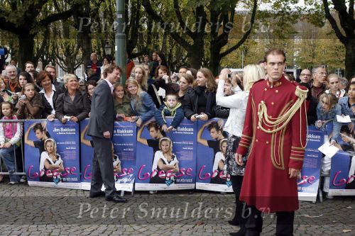 Den Bosch 22 oktober 2006
Premiere Grease in Den Bosch.
Frits Sissing wordt gefotografeerd door zijn vrouw
