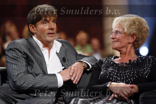 Baarn 26 oktober 2006
Tooske Ragas presenteert het nieuwe sbs programma Je wordt bedankt met daarin Gerard Joling met zijn moeder