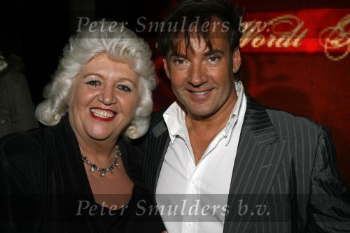 Baarn 26 oktober 2006
Tooske Ragas presenteert het nieuwe sbs programma Je wordt bedankt met daarin Gerard Joling met Country Wilma