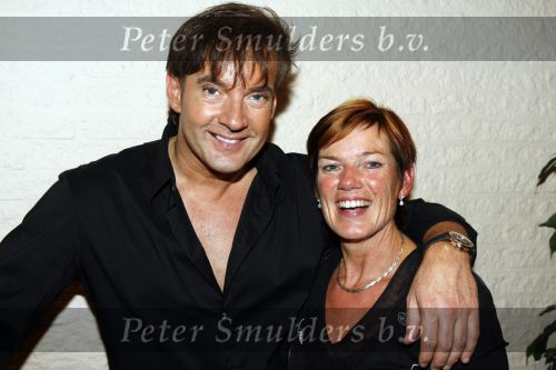 Baarn 26 oktober 2006
Tooske Ragas presenteert het nieuwe sbs programma Je wordt bedankt met daarin Gerard Joling met zus
Peter Smulders bv
