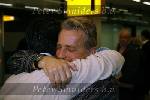 Schiphol 5 november 2006
hans Breukhoven arriveert op schiphol na reis naar de Mount Everest. Connie Constanza Jordi (met zijn vrouw) Marvin Shanna en  Edwin(met vriendin) zijn 
daar.
Peter Smulders bvConnie Constanza Jordi (met zijn vrouw) Marvin Shanna en  Edwin(met vriendin) zijn 
daar.