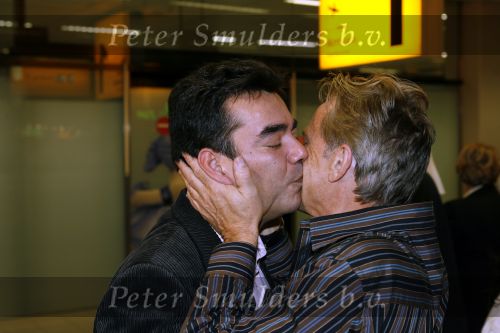 Schiphol 5 november 2006
hans Breukhoven arriveert op schiphol na reis naar de Mount Everest. Connie Constanza Jordi (met zijn vrouw) Marvin Shanna en  Edwin(met vriendin) zijn 
daar.