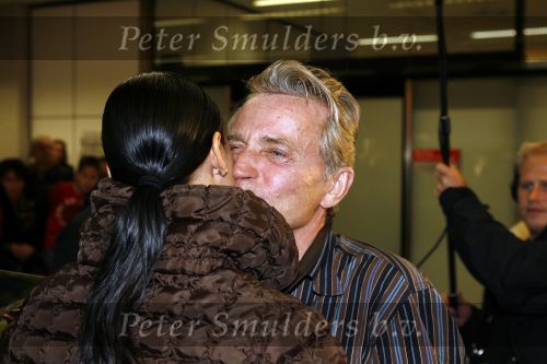 Schiphol 5 november 2006
hans Breukhoven arriveert op schiphol na reis naar de Mount Everest. Connie Constanza Jordi (met zijn vrouw) Marvin Shanna en  Edwin(met vriendin) zijn 
daar.
