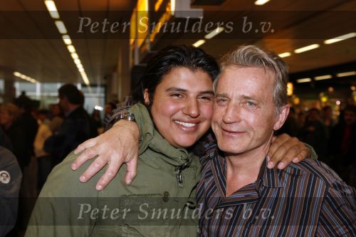 Schiphol 5 november 2006
hans Breukhoven arriveert op schiphol na reis naar de Mount Everest. Connie Constanza Jordi (met zijn vrouw) Marvin Shanna en  Edwin(met vriendin) zijn 
daar.