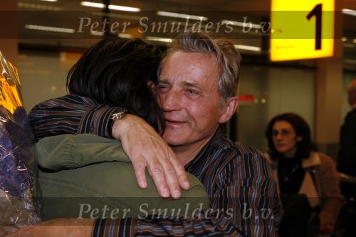 Schiphol 5 november 2006
hans Breukhoven arriveert op schiphol na reis naar de Mount Everest. Connie Constanza Jordi (met zijn vrouw) Marvin Shanna en  Edwin(met vriendin) zijn 
daar.