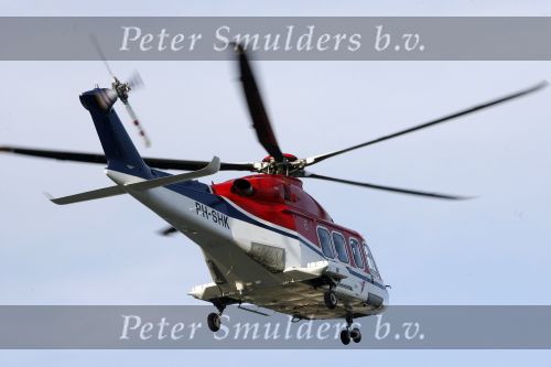 Zeewolde 1 november 2006
Koning Abdullah Koningin Rania en Koningin Beatrix op bezoek bij de spyker fabriek waar ze rondgeleid worden door Viktor Muller.helicopter