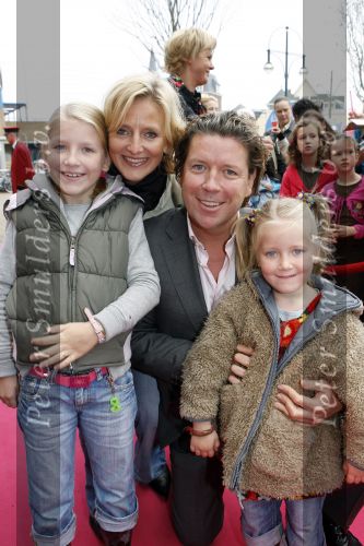 Scheveningen 25 oktober 2006
Premiere Kus in het circustheater. Henkjan Smits met gezin .