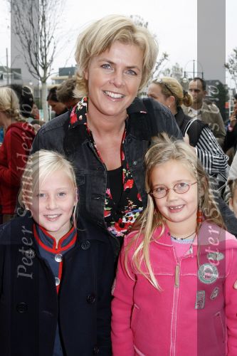 Scheveningen 25 oktober 2006
Premiere Kus in het circustheater.Irene Moors met dochter  .