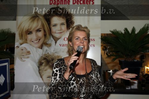 Naarden 31 oktober 2006
Daphne Deckers bij presentatie van haar nieuwe boek. Irene Moors