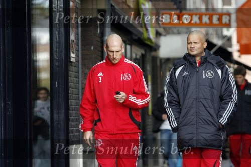 Amsterdam 2 november 2006
Jaap Stam en Klaas Jan Huntelaar aan het shoppen op de beethovenstraat op de dag van de wedstrijd.