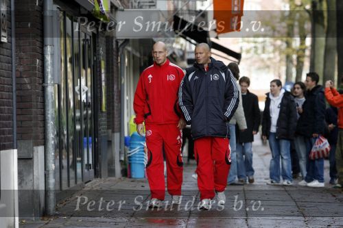 Amsterdam 2 november 2006
Jaap Stam en Klaas Jan Huntelaar aan het shoppen op de beethovenstraat op de dag van de wedstrijd.
