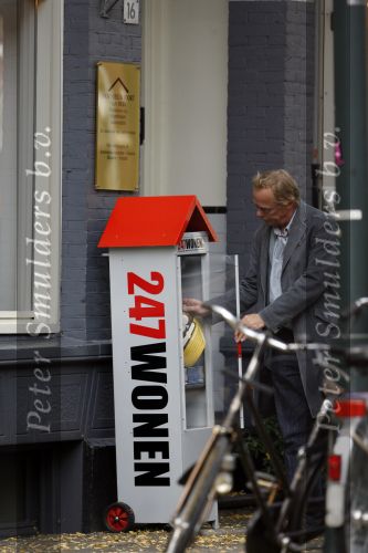 Amsterdam 30 oktober 2006
Jack Spijkerman bij makelaar op de cornelis schuytstraat.