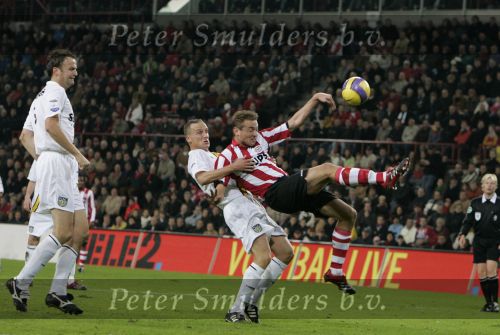 Eindhoven, 4 November 2006 Kompetitiewedstrijd PSV-NAC Eindstand 3-0 Seizoen 2006/2007
Jan Kromkamp in duel met Edwin de Graaf