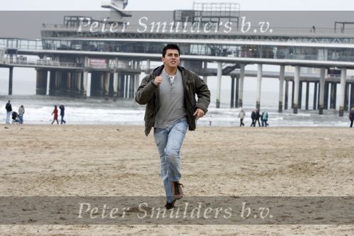 Scheveningen 25 oktober 2006
Jan Smit wandelend op het strand van Scheveningen
