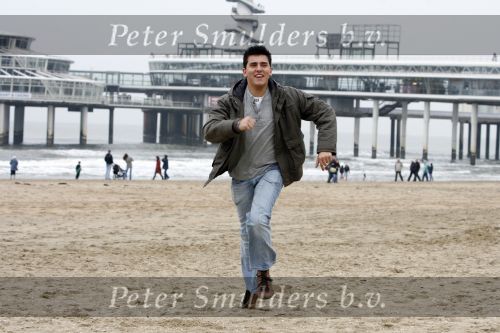 Scheveningen 25 oktober 2006
Jan Smit wandelend op het strand van Scheveningen