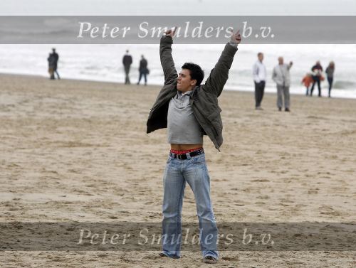 Scheveningen 25 oktober 2006
Jan Smit wandelend op het strand van Scheveningen