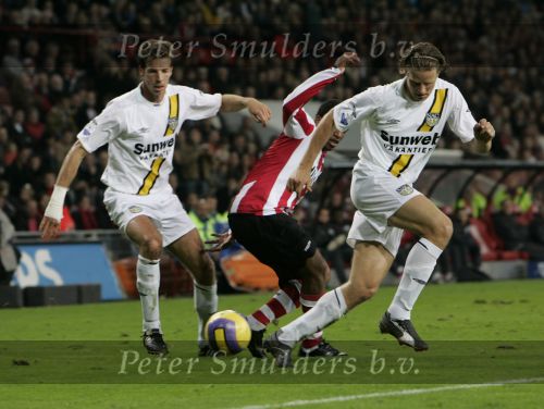 Eindhoven, 4 November 2006 Kompetitiewedstrijd PSV-NAC Eindstand 3-0 Seizoen 2006/2007
Jefferson Farfan in duel met Patrick Zwaanswijk