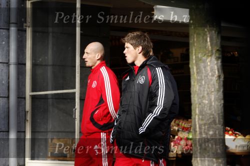 Amsterdam 2 november 2006
Jaap Stam en Klaas Jan Huntelaar aan het shoppen op de beethovenstraat op de dag van de wedstrijd.