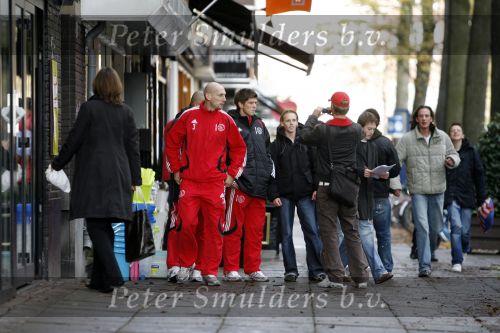 Amsterdam 2 november 2006
Jaap Stam en Klaas Jan Huntelaar aan het shoppen op de beethovenstraat op de dag van de wedstrijd.