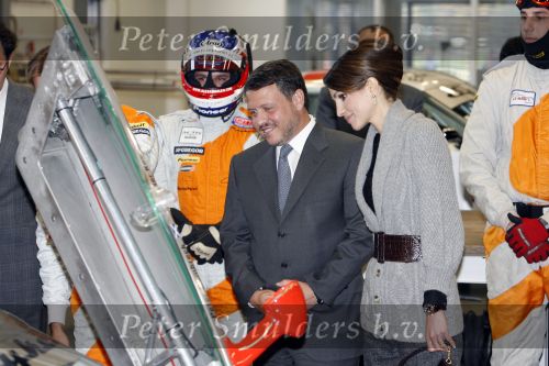 Zeewolde 1 november 2006
Koning Abdullah Koningin Rania en Koningin Beatrix op bezoek bij de spyker fabriek waar ze rondgeleid worden door Viktor Muller.