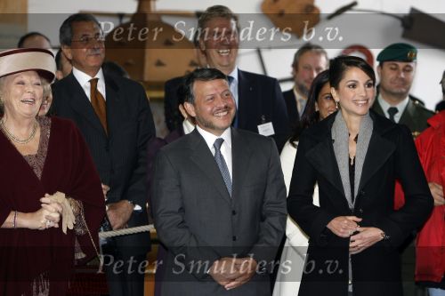 Lelystad 1 november 2006
Koning Abdullah van Jordanie en zijn vrouw Koningin Rania samen met koningin Beatrix op bezoek bij de Batavia.
