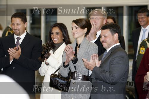 Zeewolde 1 november 2006
Koning Abdullah Koningin Rania en Koningin Beatrix op bezoek bij de spyker fabriek waar ze rondgeleid worden door Viktor Muller.