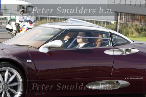 Zeewolde 1 november 2006
Koning Abdullah Koningin Rania en Koningin Beatrix op bezoek bij de spyker fabriek waar ze rondgeleid worden door Viktor Muller.