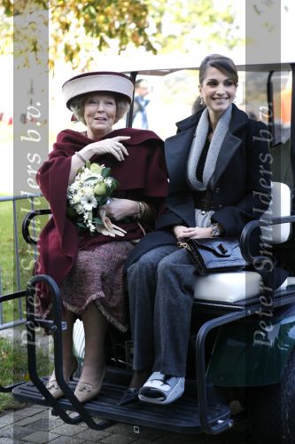 Lelystad 1 november 2006
Koning Abdullah van Jordanie en zijn vrouw Koningin Rania samen met koningin Beatrix op bezoek bij de Batavia.