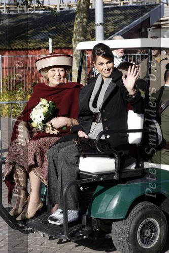 Lelystad 1 november 2006
Koning Abdullah van Jordanie en zijn vrouw Koningin Rania samen met koningin Beatrix op bezoek bij de Batavia.