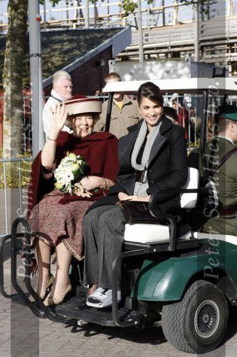 Lelystad 1 november 2006
Koning Abdullah van Jordanie en zijn vrouw Koningin Rania samen met koningin Beatrix op bezoek bij de Batavia.