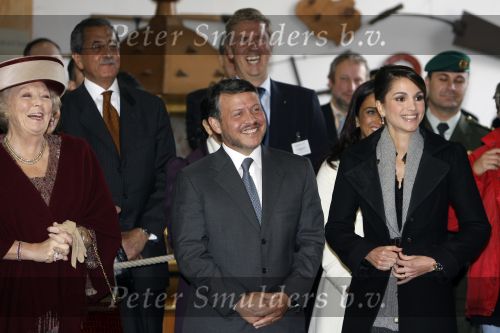 Lelystad 1 november 2006
Koning Abdullah van Jordanie en zijn vrouw Koningin Rania samen met koningin Beatrix op bezoek bij de Batavia.