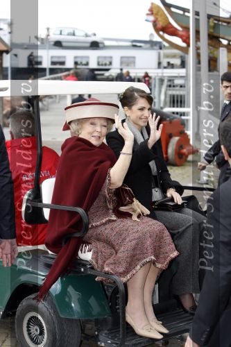Lelystad 1 november 2006
Koning Abdullah van Jordanie en zijn vrouw Koningin Rania samen met koningin Beatrix op bezoek bij de Batavia.