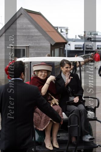 Lelystad 1 november 2006
Koning Abdullah van Jordanie en zijn vrouw Koningin Rania samen met koningin Beatrix op bezoek bij de Batavia.