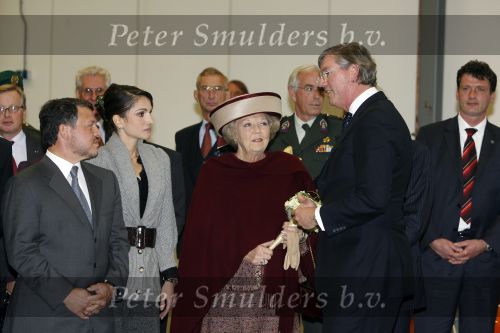 Zeewolde 1 november 2006
Koning Abdullah Koningin Rania en Koningin Beatrix op bezoek bij de spyker fabriek waar ze rondgeleid worden door Viktor Muller.