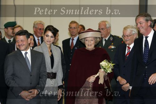 Zeewolde 1 november 2006
Koning Abdullah Koningin Rania en Koningin Beatrix op bezoek bij de spyker fabriek waar ze rondgeleid worden door Viktor Muller.
