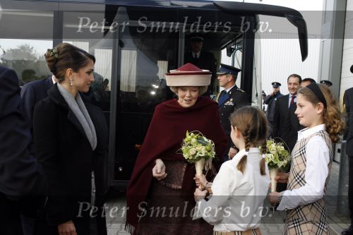 Zeewolde 1 november 2006
Koning Abdullah Koningin Rania en Koningin Beatrix op bezoek bij de spyker fabriek waar ze rondgeleid worden door Viktor Muller.