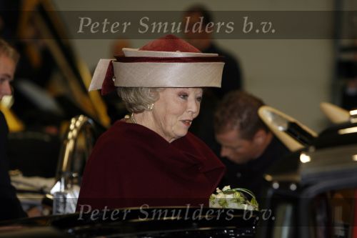 Zeewolde 1 november 2006
Koning Abdullah Koningin Rania en Koningin Beatrix op bezoek bij de spyker fabriek waar ze rondgeleid worden door Viktor Muller.