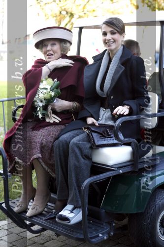 Lelystad 1 november 2006
Koning Abdullah van Jordanie en zijn vrouw Koningin Rania samen met koningin Beatrix op bezoek bij de Batavia.
