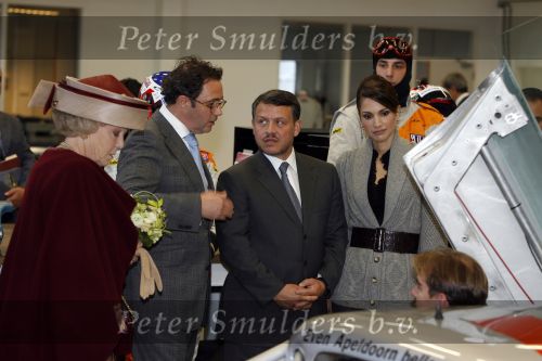Zeewolde 1 november 2006
Koning Abdullah Koningin Rania en Koningin Beatrix op bezoek bij de spyker fabriek waar ze rondgeleid worden door Viktor Muller.