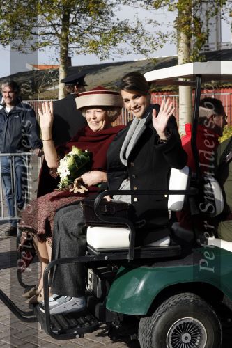 Lelystad 1 november 2006
Koning Abdullah van Jordanie en zijn vrouw Koningin Rania samen met koningin Beatrix op bezoek bij de Batavia.