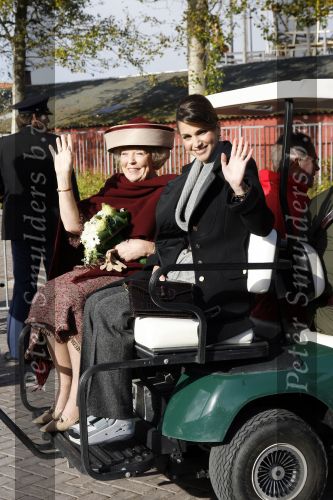 Lelystad 1 november 2006
Koning Abdullah van Jordanie en zijn vrouw Koningin Rania samen met koningin Beatrix op bezoek bij de Batavia.