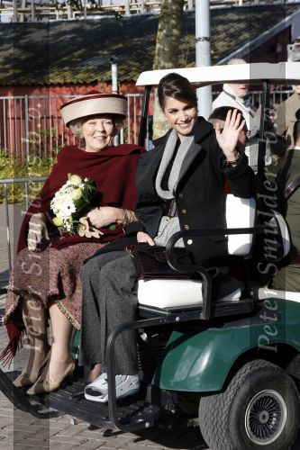 Lelystad 1 november 2006
Koning Abdullah van Jordanie en zijn vrouw Koningin Rania samen met koningin Beatrix op bezoek bij de Batavia.