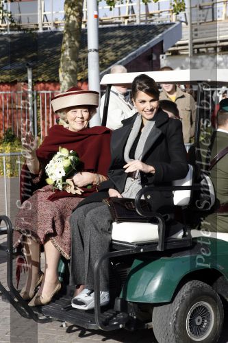 Lelystad 1 november 2006
Koning Abdullah van Jordanie en zijn vrouw Koningin Rania samen met koningin Beatrix op bezoek bij de Batavia.