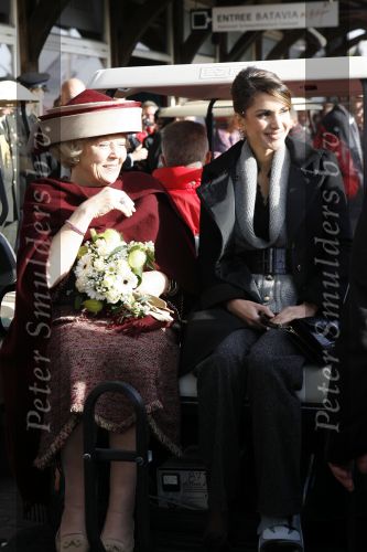 Lelystad 1 november 2006
Koning Abdullah van Jordanie en zijn vrouw Koningin Rania samen met koningin Beatrix op bezoek bij de Batavia.