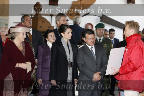 Lelystad 1 november 2006
Koning Abdullah van Jordanie en zijn vrouw Koningin Rania samen met koningin Beatrix op bezoek bij de Batavia.