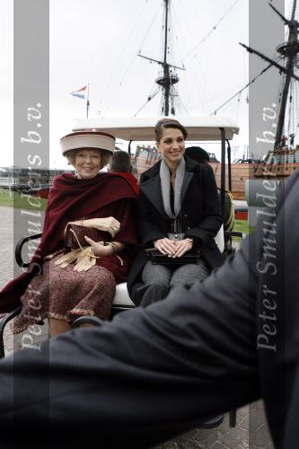 Lelystad 1 november 2006
Koning Abdullah van Jordanie en zijn vrouw Koningin Rania samen met koningin Beatrix op bezoek bij de Batavia.