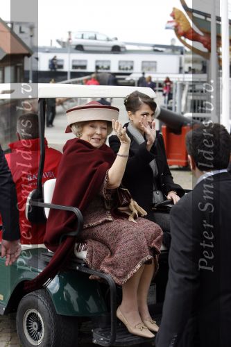 Lelystad 1 november 2006
Koning Abdullah van Jordanie en zijn vrouw Koningin Rania samen met koningin Beatrix op bezoek bij de Batavia.