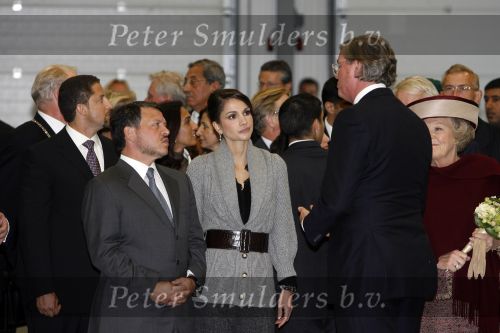 Zeewolde 1 november 2006
Koning Abdullah Koningin Rania en Koningin Beatrix op bezoek bij de spyker fabriek waar ze rondgeleid worden door Viktor Muller.